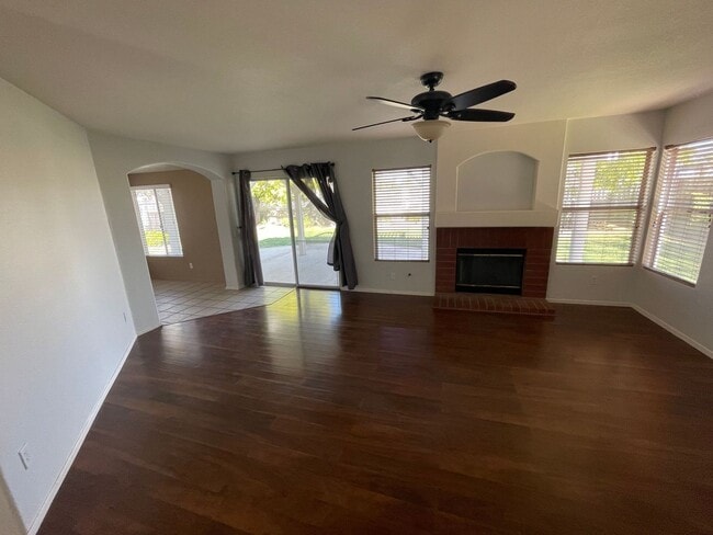 Building Photo - Highly Desirable 4b/3b Orangecrest Home