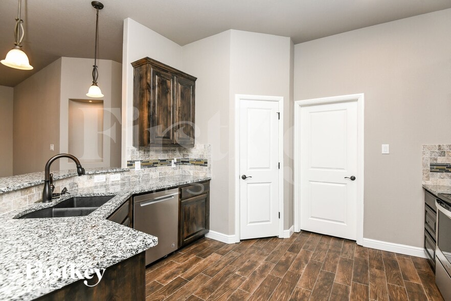 Building Photo - 208 McKittrick Ln