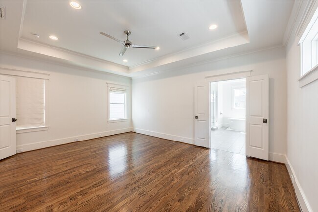 Building Photo - 828 E 28th St