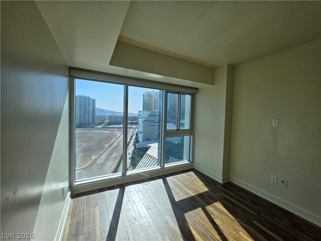 Building Photo - 2700 S Las Vegas Blvd