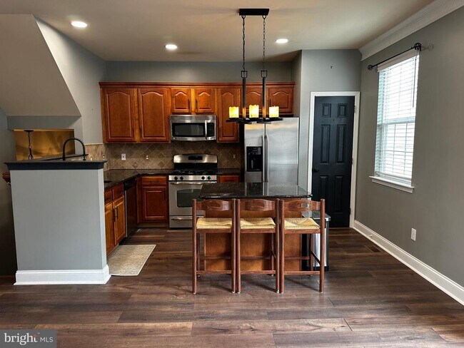 Building Photo - 2732 Shelburne Rd