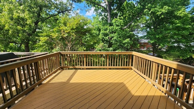Building Photo - Convenient Location and Great Price!
