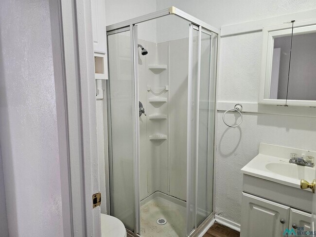 Building Photo - 921 W 16th St