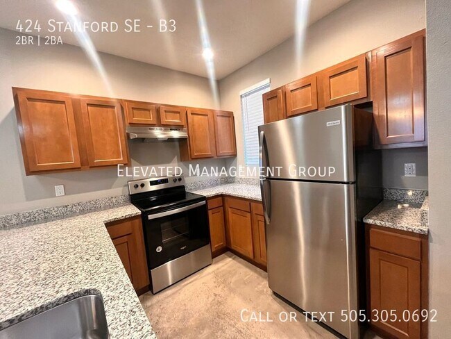 Building Photo - 424 Stanford Dr SE