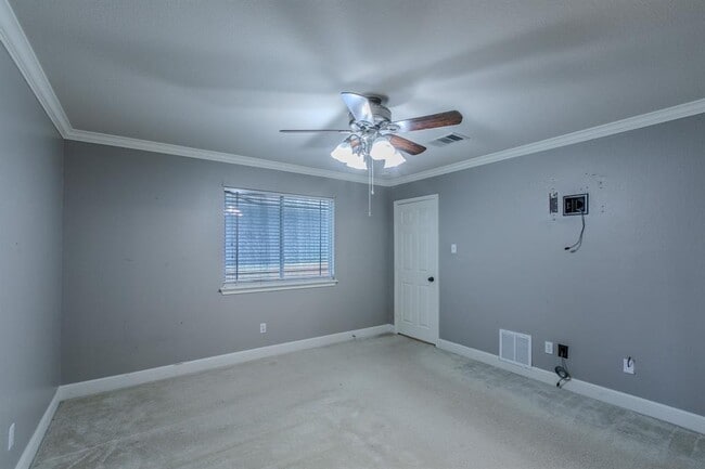 Building Photo - 824 Palo Duro Dr