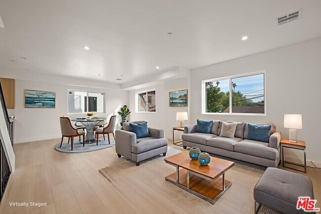 Building Photo - 913 N Hobart Blvd