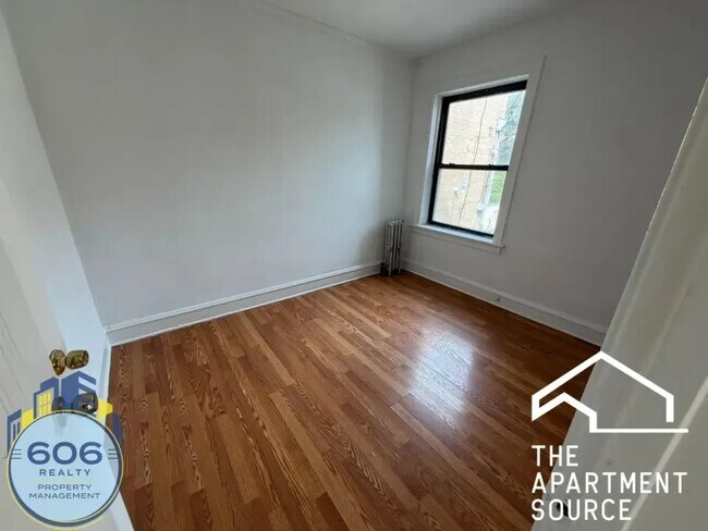 Building Photo - 1135 W Lunt Ave