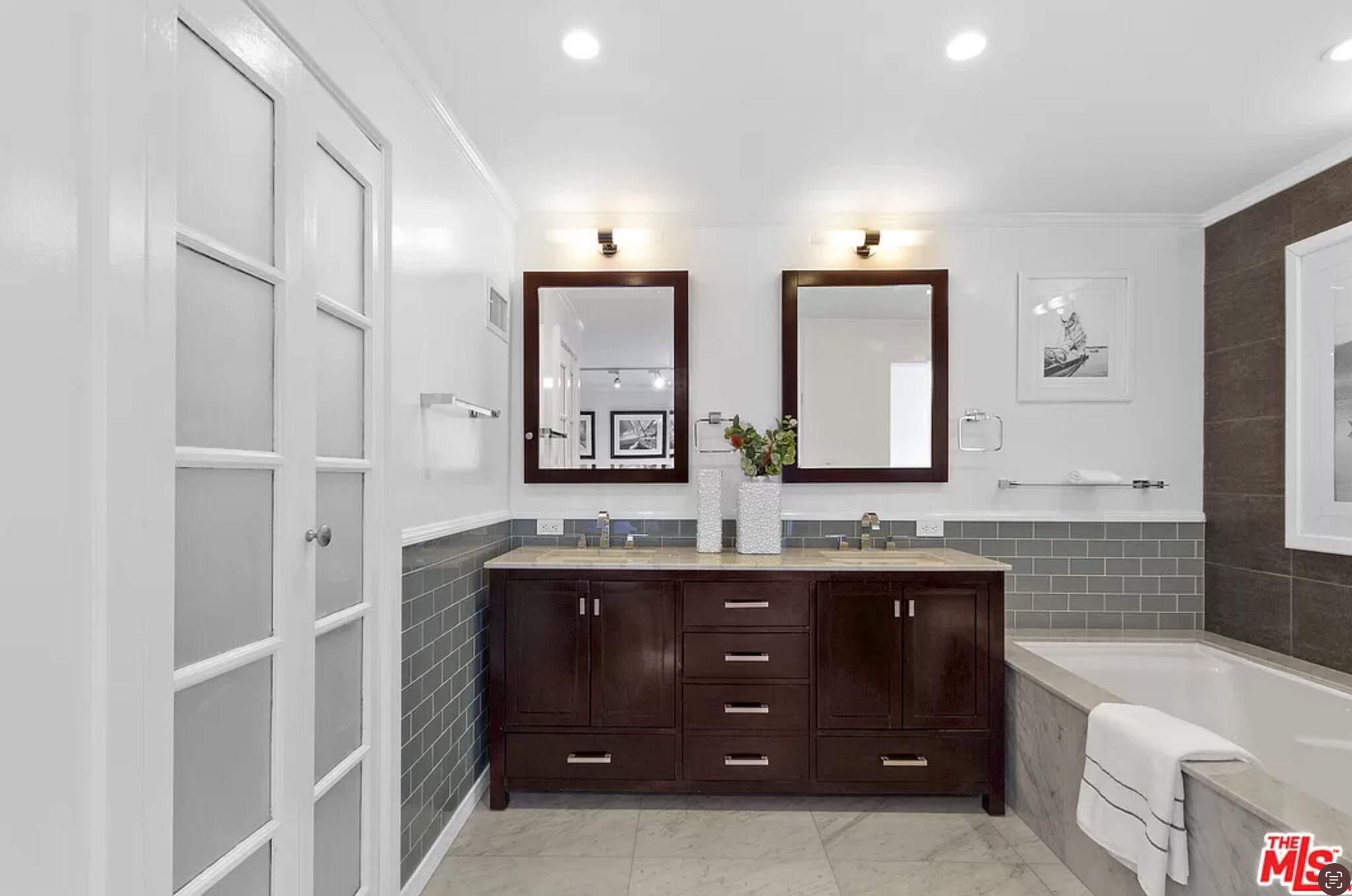 Building Photo - 4738 La Villa Marina