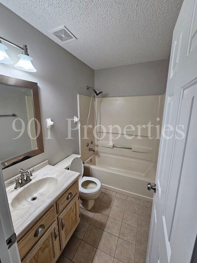 Building Photo - 3690 Sunrise Ridge Dr