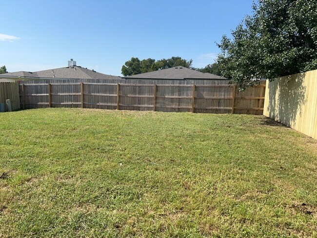 Building Photo - 3202 Blackburn Dr