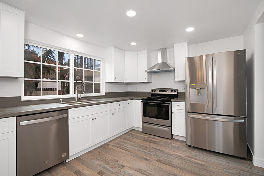 Updated kitchen. - 292 Chapalita Dr