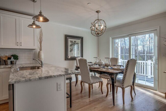 Building Photo - Modern Townhome with Garage, Bonus Room, a...