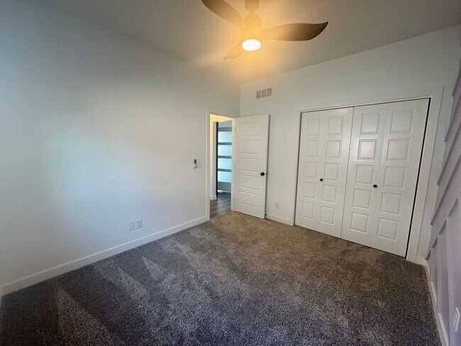 Building Photo - 5 bedroom 3 bath in SW Lincoln