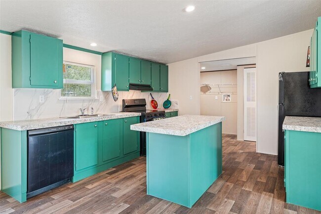 Building Photo - 265 Hershal Ln