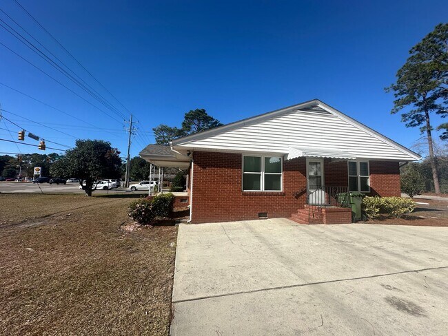 Building Photo - Updated 2 Bedroom, 1 Bath Home Locate Close to Wrightsville Beach