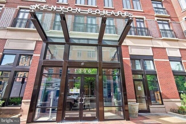 Building Photo - 1390 Kenyon St NW