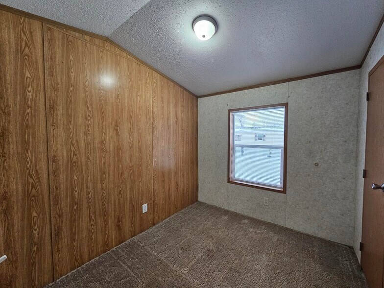 Building Photo - 44 Noble Ln