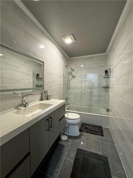 Building Photo - 4299 Oakvale Ln