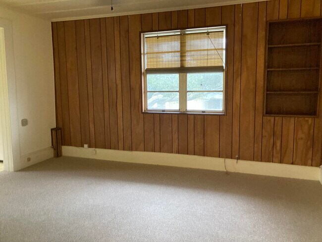 Building Photo - 803 Rockledge Dr