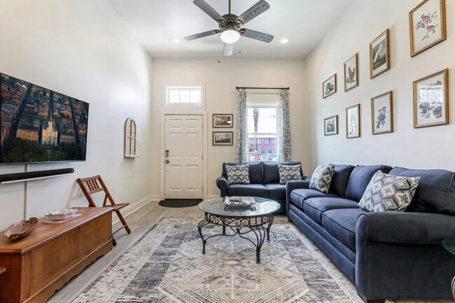 Building Photo - 4829 Tchoupitoulas St