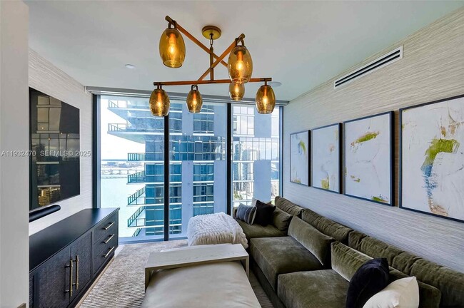 Building Photo - 700 NE 24th St