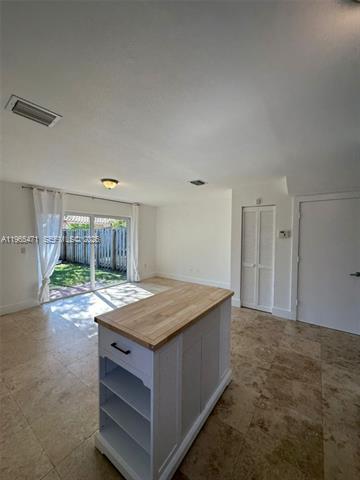 Building Photo - 2772 SW 31st Ct