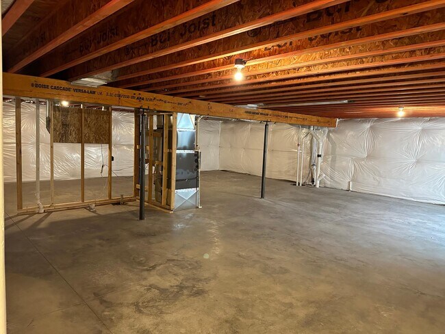 Building Photo - 1343 N Dailey Dr