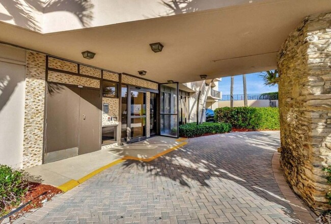 Building Photo - 4200 N Ocean Dr