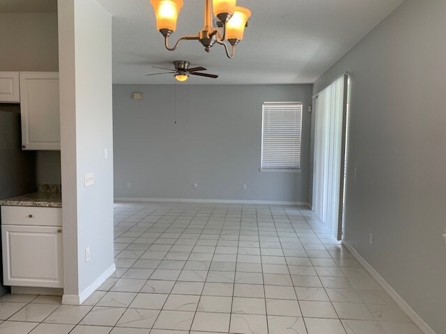 Building Photo - 1803 Royal Ridge Dr