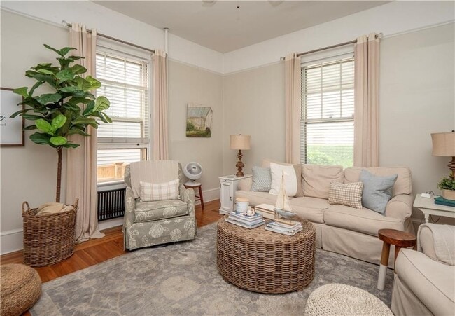 Building Photo - 3 Pell St