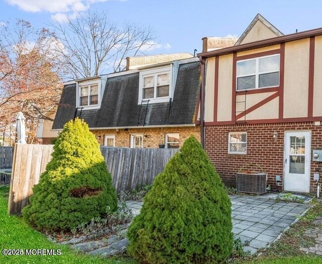 Building Photo - 53 Briar Mills Dr