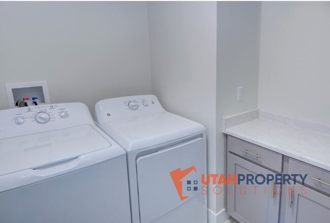 Building Photo - 408 S 980 W