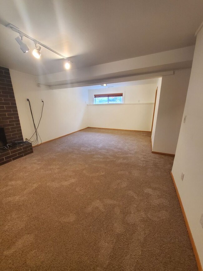 Building Photo - Kingsgate Home on Private Corner Lot