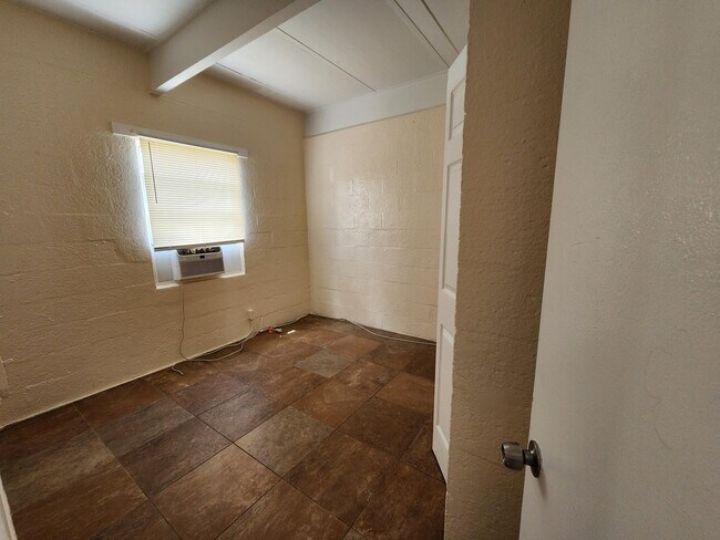 Building Photo - 620 20th St