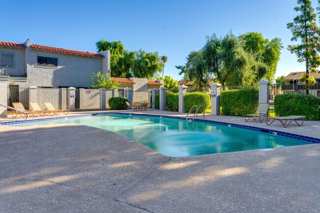 Building Photo - 1015 N Granite Reef Rd