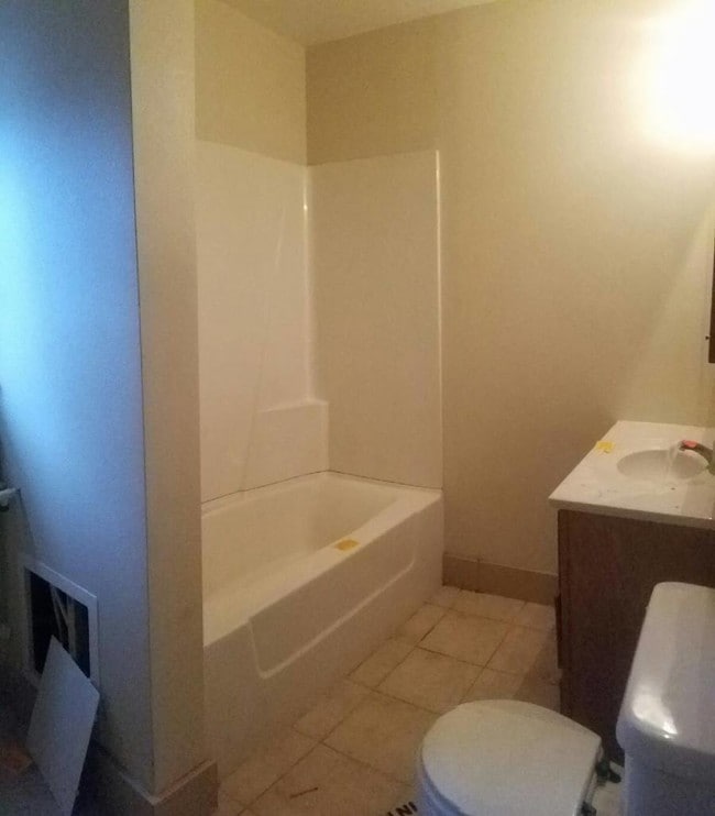 Building Photo - 1134 Bertch Ave