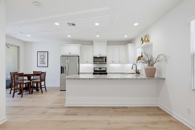 Building Photo - 956 Blackstone Dr
