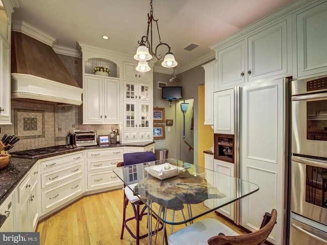 Building Photo - 3808 Cathedral Ave NW