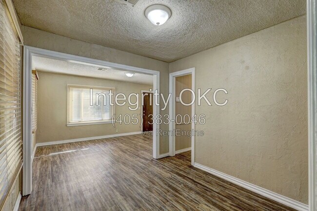 Building Photo - 1713 N Page Ave