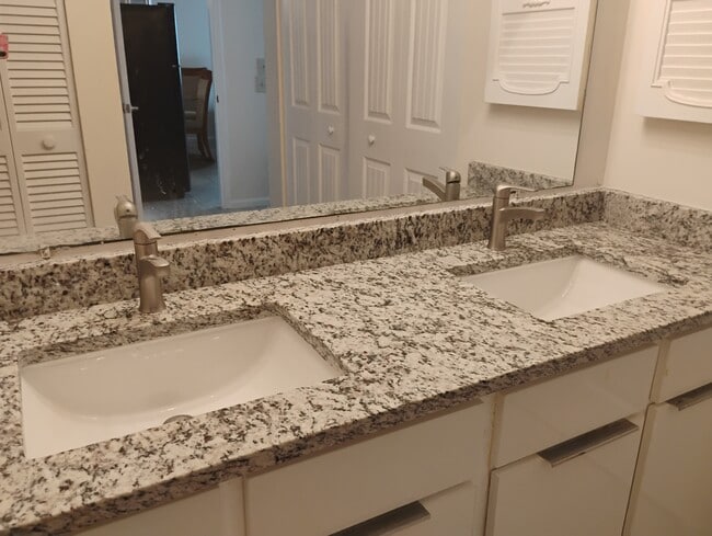 Building Photo - 6035 Sea Ranch Dr