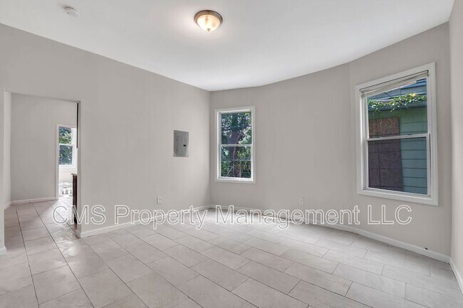 Building Photo - 142-144 Seymour Ave