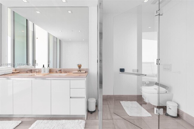 Building Photo - 16901 Collins Ave