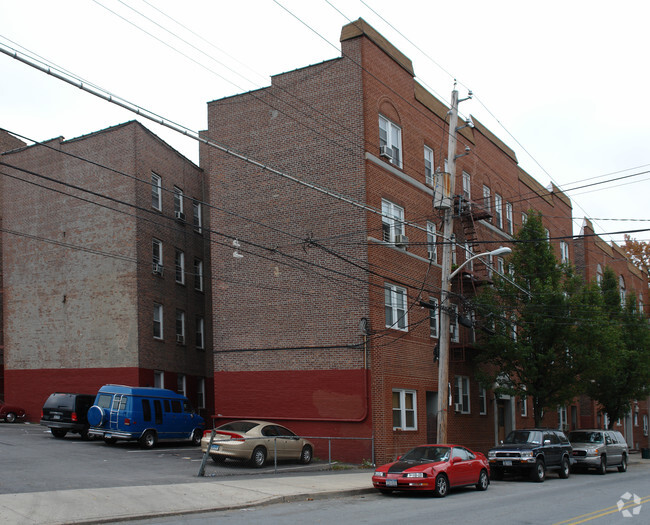 Primary Photo - 131 Poningo St