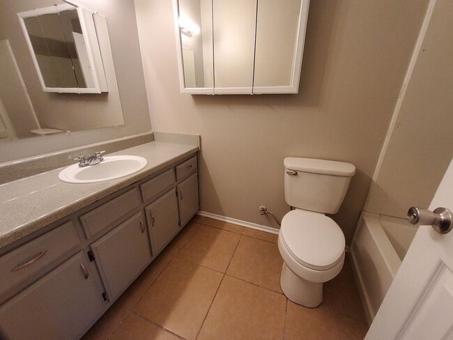 Building Photo - 4582 Summer Creek N