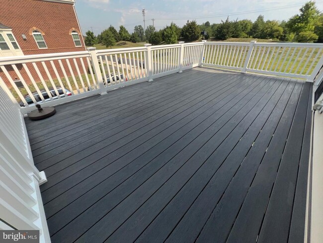 Building Photo - 25835 Clairmont Manor Square