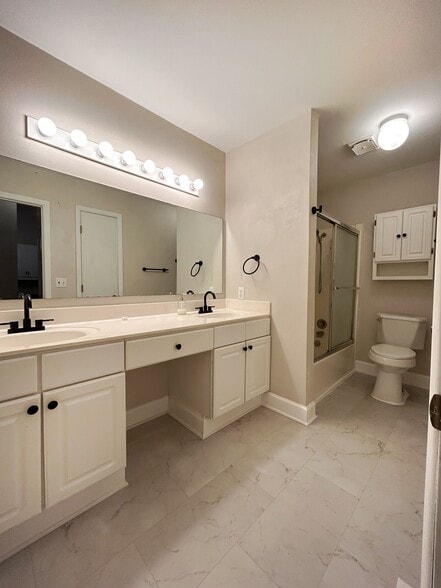 Building Photo - 663 Hiddenwood Ct