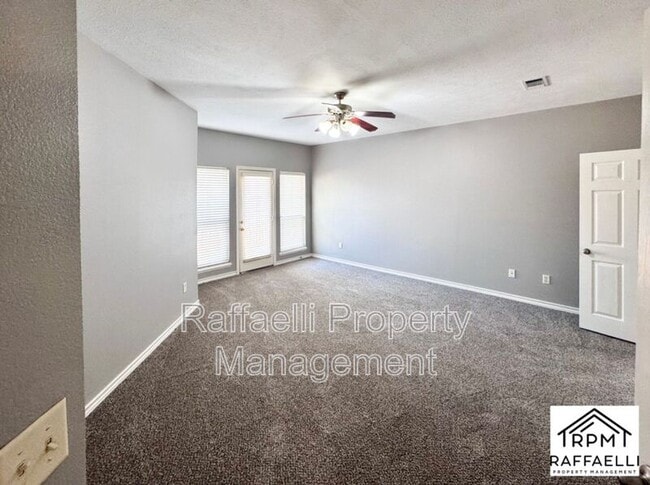 Building Photo - 6 Fernwood Dr