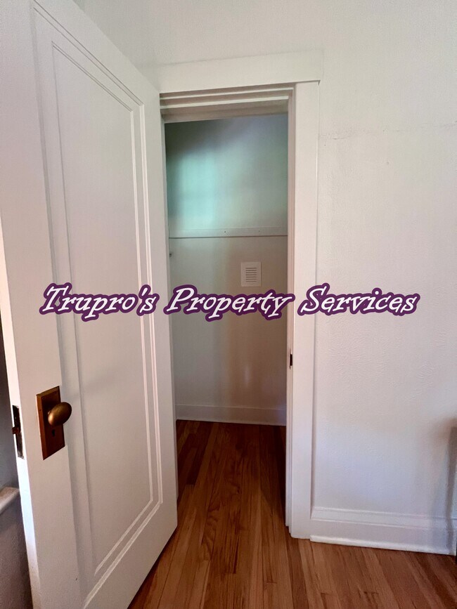 Building Photo - 13844 S Log Cabin Rd