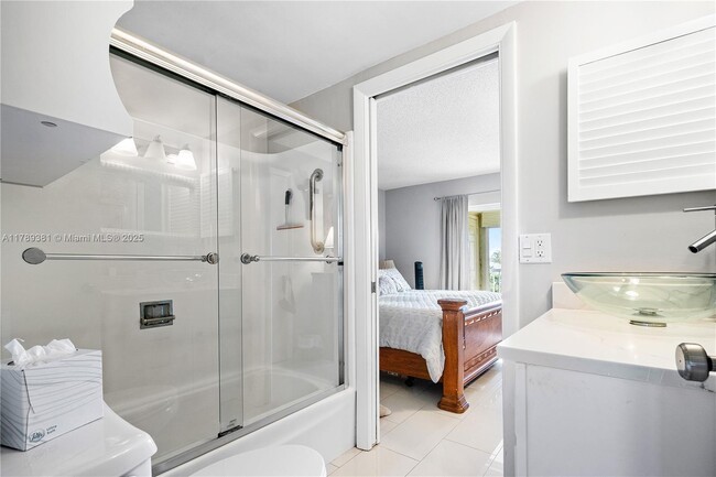 Building Photo - 18081 SE Country Club Dr
