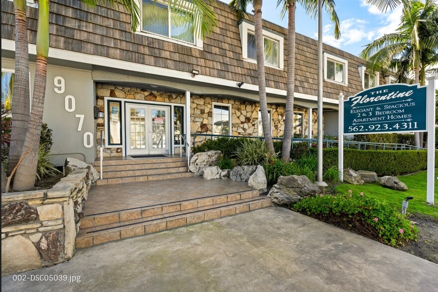Primary Photo - Florentine Apartments